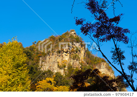 Gokei Mt. Tenchuu in autumn and the blue sky 2 Soja City, Okayama Prefecture 97908417