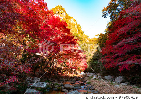 Gokei Mountain Stream with Autumn Leaves and Tenchuzan 1 Soja City, Okayama Prefecture 97908419
