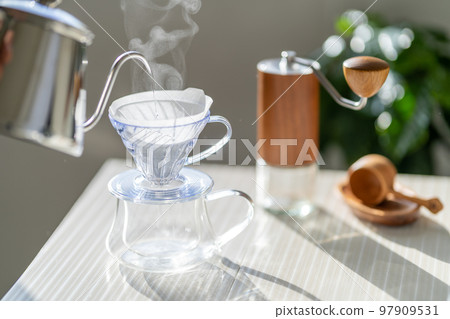 Coffee coffee hand drip HARIO V60 extraction steam white stripe 97909531