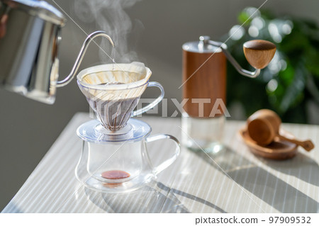 Coffee coffee hand drip HARIO V60 extraction steam white stripe 97909532