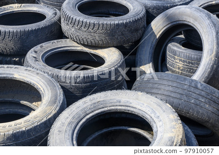 A bunch of old used worn out tires 97910057