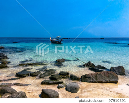 Sanom secret beach in koh Lipe, Satun, Thailand Sanom secret beach in koh Lipe, Satun, Thailand 97910891