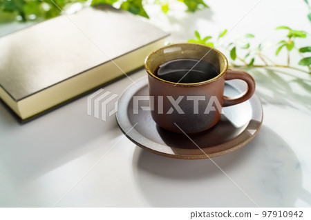 熱咖啡和精裝書 97910942