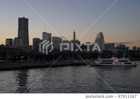 Minato Mirai at dusk Minato Mirai at dusk 97911167