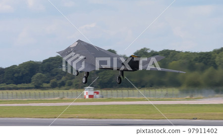 美國空軍F-117夜鷹起飛 美國空軍F-117夜鷹起飛 97911402