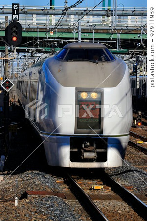 Seated commuting ♪ Commuter limited express "Swallow Akagi" Series 651 1000 series Seated commuting ♪ Commuter limited express "Swallow Akagi" Series 651 1000 series 97911939