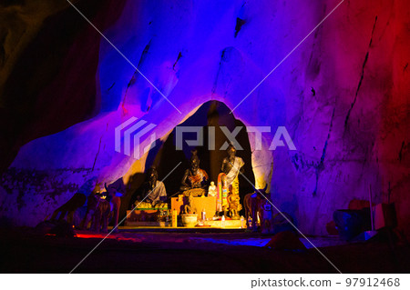 Tham Pha Nang Khoi cave in Phraeprovince, Thailand Tham Pha Nang Khoi cave in Phraeprovince, Thailand 97912468
