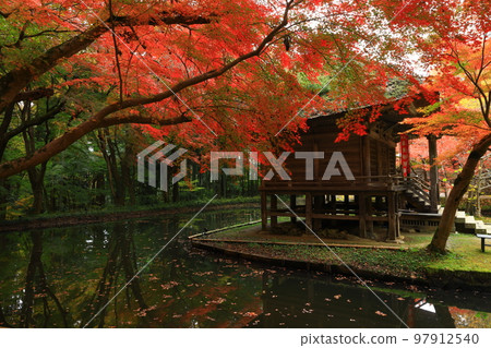 Autumn leaves of Hiraizumi Chusonji Temple in Hiraizumi Town, Iwate Prefecture, a World Heritage Site 97912540