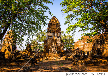 Wat Phra Mahathat temple with head statue trapped in bodhi tree in Phra Nakhon Si Ayutthaya Wat Phra Mahathat temple with head statue trapped in bodhi tree in Phra Nakhon Si Ayutthaya 97912951