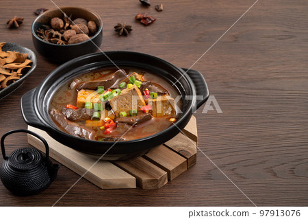 鴨血 麻辣鴨血 豆腐 臭豆腐 Spicy duck blood jelly stinky tofu 鴨血 麻辣鴨血 豆腐 臭豆腐 Spicy duck blood jelly stinky tofu 97913076