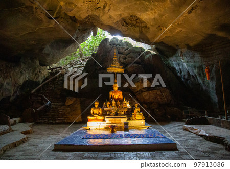 Tham Pha Nang Khoi cave in Phraeprovince, Thailand Tham Pha Nang Khoi cave in Phraeprovince, Thailand 97913086