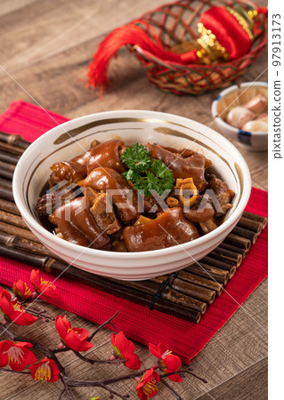 台灣 小吃 滷豬腳 豬腳 農曆新年 過年 年菜 紅燒豬腳 pork knuckle 豚足 97913173