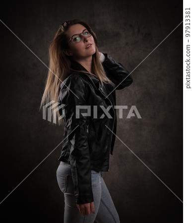 Attractive young woman poses for the camera Attractive young woman poses for the camera 97913381