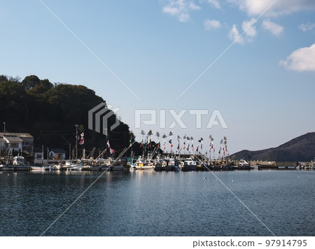 Scenery of Murotsu fishing port on New Year's Day 2023 Big catch flag Scenery of Murotsu fishing port on New Year's Day 2023 Big catch flag 97914795