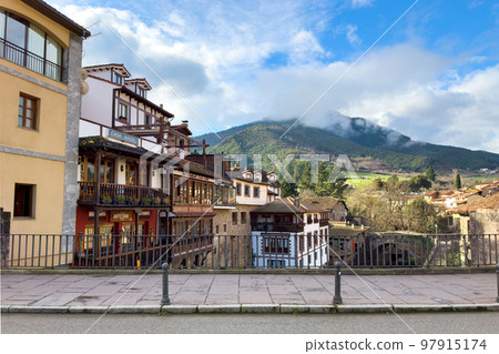 Urban scene of the Cantabrian town of Potes, in the Picos de Europa National Park Urban scene of the Cantabrian town of Potes, in the Picos de Europa National Park 97915174