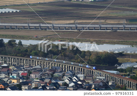 《氣波281系列》最後一跑《超級北斗》翻過長腿高架橋緩和上坡坡度 97916331