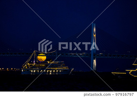 Mid-Autumn Moon and Yokohama Port Mid-Autumn Moon and Yokohama Port 97916797