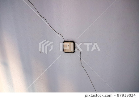 Cracks. Cracks in wall. White wall and ceiling full of cracks. Wall that is falls to chunks. Affected by line 7B of the San Fernando de Henares metro, in the Community of Madrid, Spain. 97919024