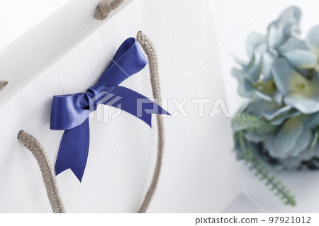 Blue ribbon gift Blue ribbon gift 97921012