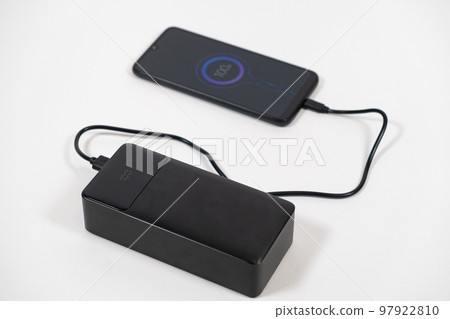 Connecting a mobile phone to a power bank. Charging gadgets from power banks. Connecting a mobile phone to a power bank. Charging gadgets from power banks. 97922810