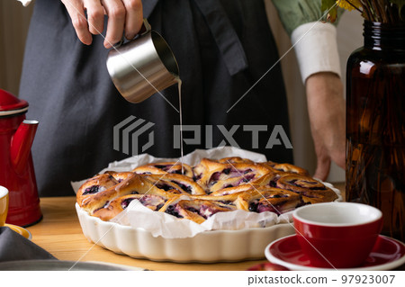 cinnabon buns with cheese cream and blueberries cinnabon buns with cheese cream and blueberries 97923007