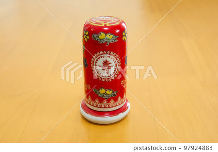 Chinese porcelain toothpick holder 97924883