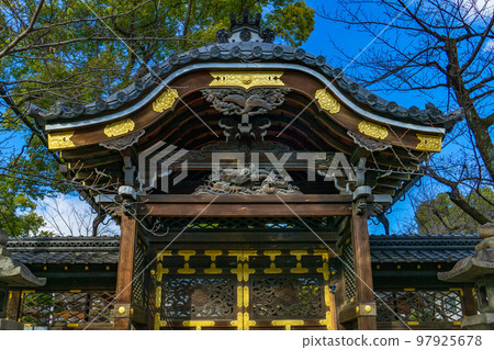 大阪府高槻市長居神社唐門前 大阪府高槻市長居神社唐門前 97925678