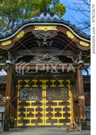 Karamon front of Nagai Shrine in Takatsuki City, Osaka Prefecture 97925679