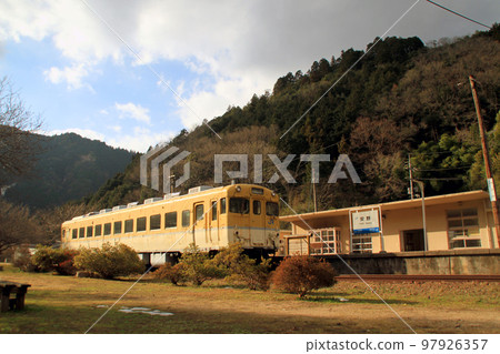 廢棄的神戶線庵野站 廢棄的神戶線庵野站 97926357
