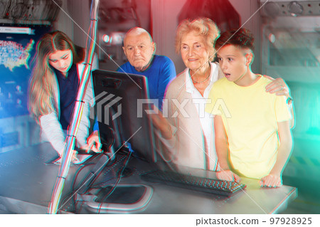 Grandparents and grandchildren are trying to find a solution to the puzzle in quest 97928925