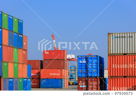 Containers for international cargo to be loaded Containers for international cargo to be loaded 97930073