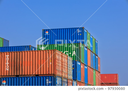 Containers for international cargo to be loaded 97930080