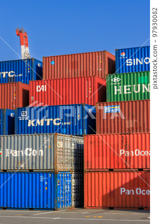 Containers for international cargo to be loaded Containers for international cargo to be loaded 97930082