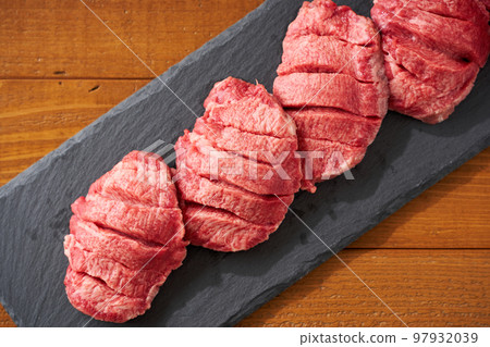 厚切生牛舌 97932039