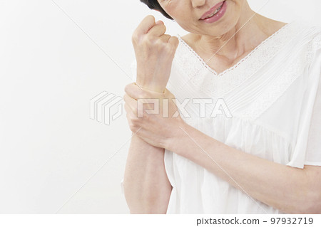 白底肌腱炎中年婦女 97932719