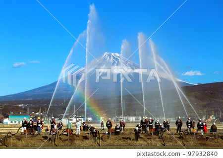 富士市的新年儀式 97932840