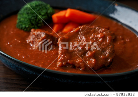 Beef tongue stew 97932938