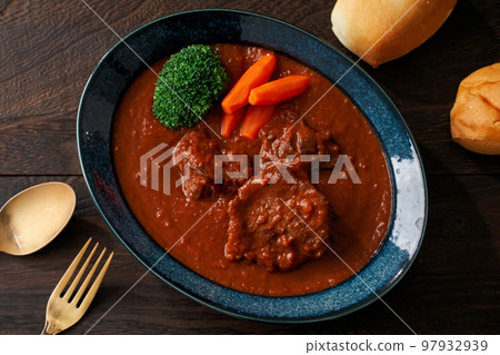 Beef tongue stew 97932939