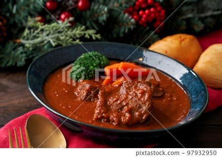 Christmas-themed beef tongue stew Christmas-themed beef tongue stew 97932950