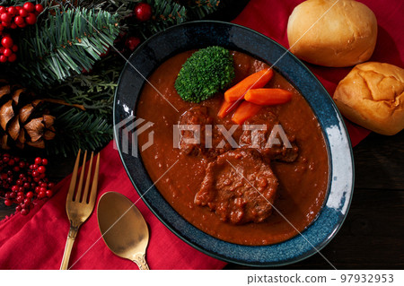 Christmas-themed beef tongue stew 97932953