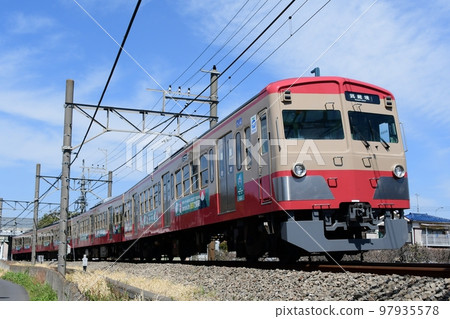 Seibu new 101 series reprint red electric paint going under the blue sky Seibu Tamagawa Line 97935578