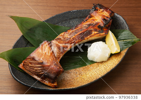 Grilled beef with tuna 97936338