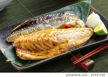 竹莢魚半味醂乾燒烤圖像 97937295