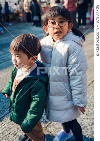 A child who makes a newbie 97937708