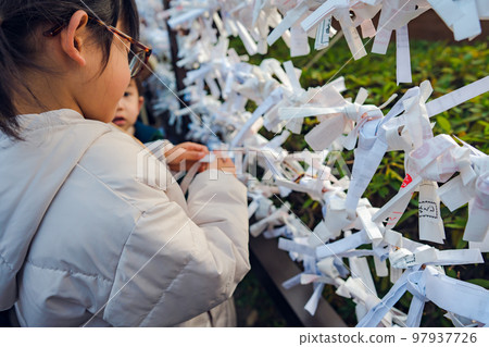 A child who makes a newbie 97937726