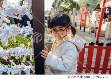 A child who makes a newbie 97937727