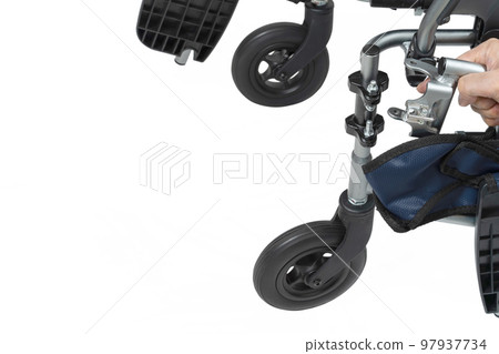 Removing the foot support of the wheelchair 97937734
