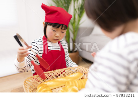 girl playing bakery 97938211