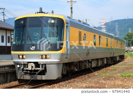 Car 141 series commercial railcar (JR West) 97941440