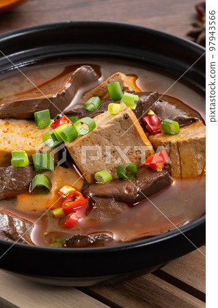 Spicy duck blood jelly stinky tofu 97943566